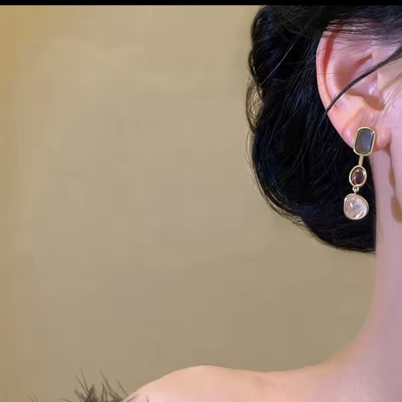 Elegant Gold and Multicolor Stone Earrings - Picture 4 of 6